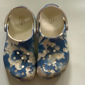Cloud pattern Kids Crocs, size C13